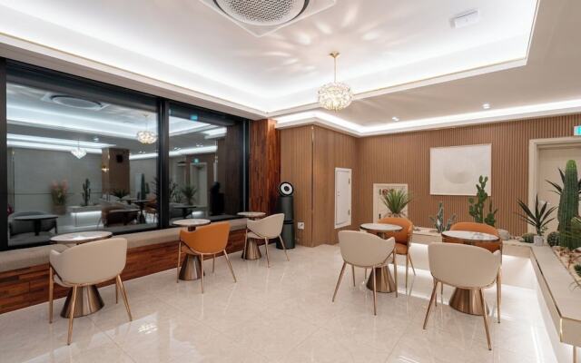 Dk Incheon Airport Hotel