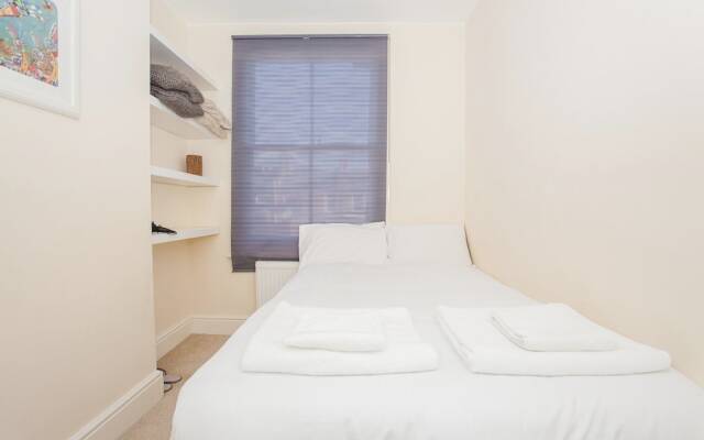 Modern 2 Bedroom Apartment On The Doorstep Of Queens Park