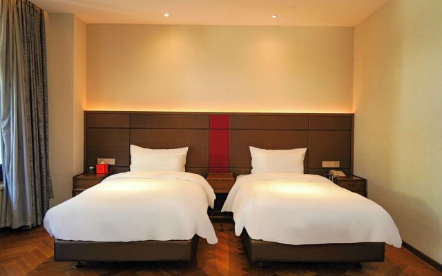 Ziyue Minghu Hotel