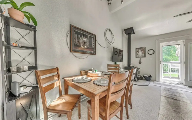 Cloudcroft Townhome on Golf Course w/ Deck!