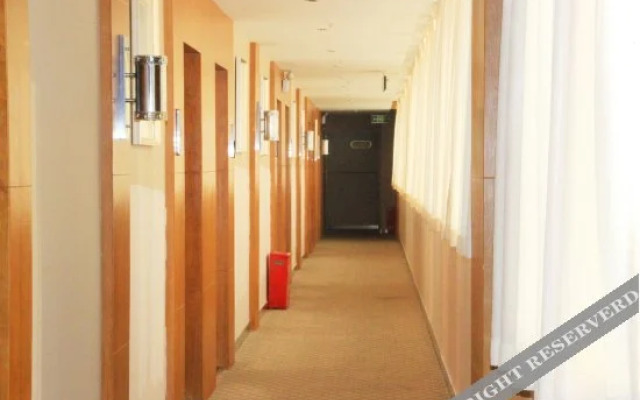 Century Garden Holiday Hotel (Guangyuan Water Park City Government)