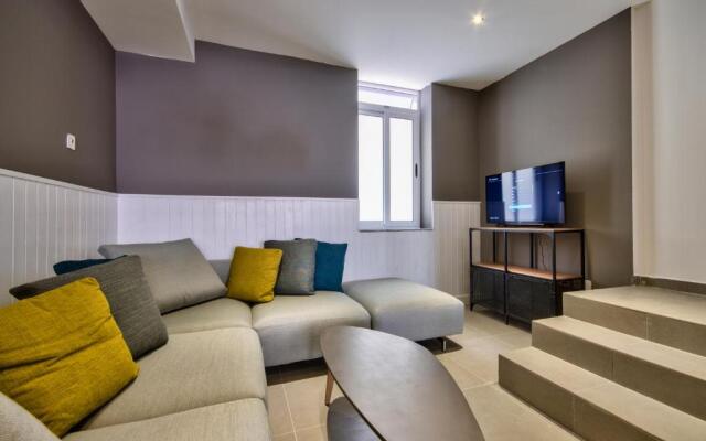 Elegant 4-bedroom Sliema Town House with Jacuzzi