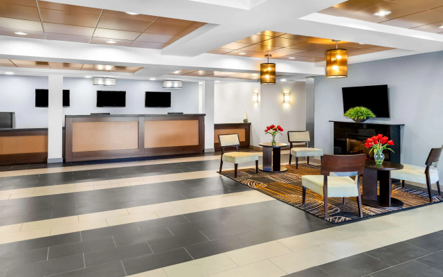 Best Western Thompson Hotel & Suites