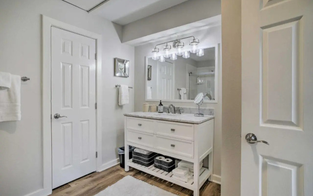 Pet-friendly Cottage, 3 Blocks to Main St!