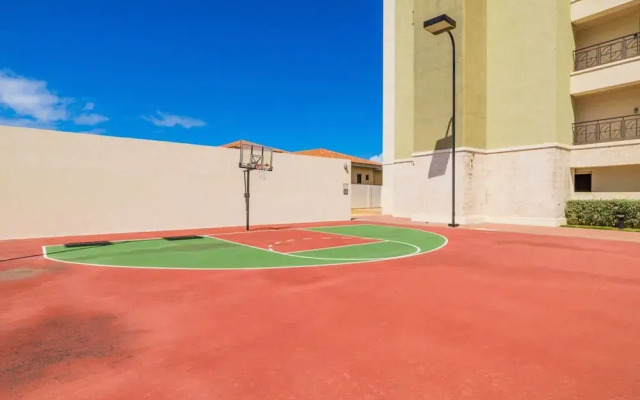 2BR Duplex Palmaruba Condos w Great Location