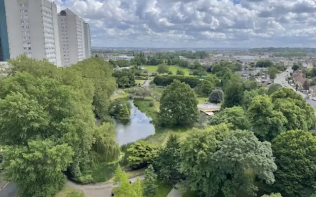 Stunning 2-bedroom Flat With Park View