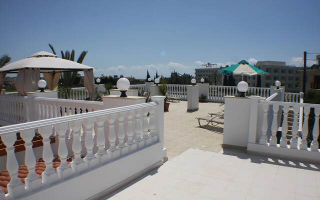 Lovely 7 Bedroom Villa !!