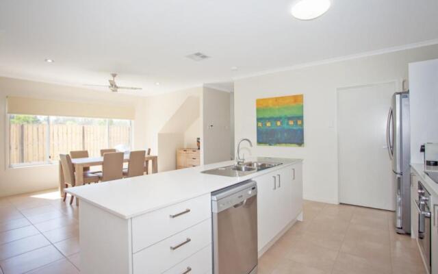 Petrie Beach Holiday Home