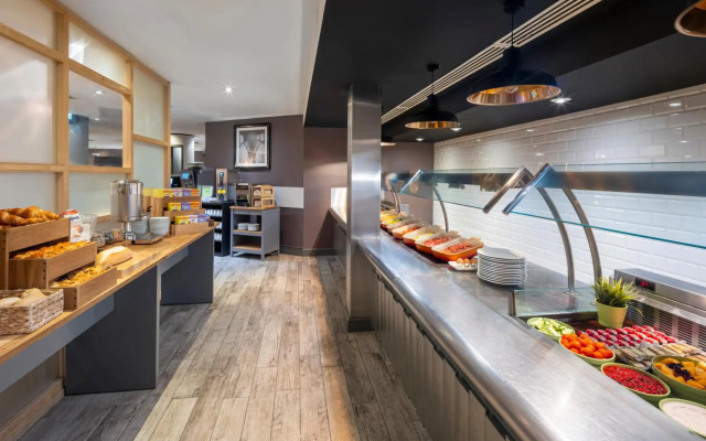Holiday Inn Reading South M4 Jct11 by IHG