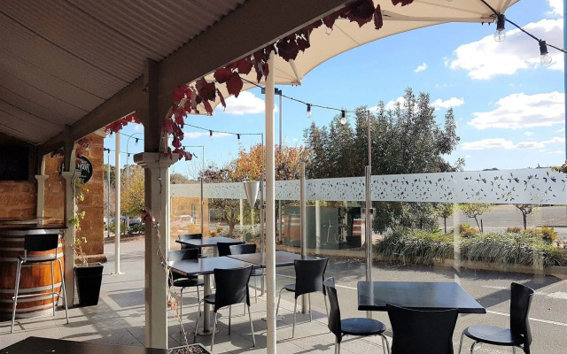 Sfera's Park Suites & Convention Centre