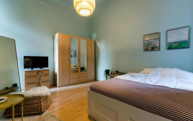 Kaz 28 Studio In The Heart Of Party District.