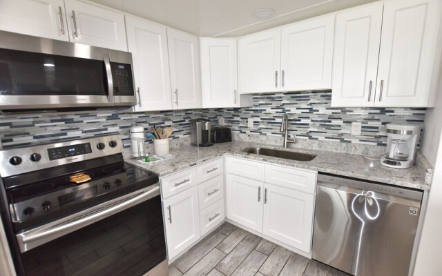 1201 Waters Edge Resort 3 Bedroom Condo by RedAwning