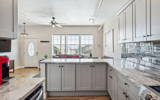 Mountain-view Deck: Stylish Virginia City Apt!