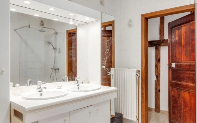 Enticing Holiday Home in Viroinval near Forest