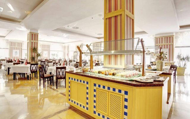 Grupotel Macarella Suites & Spa