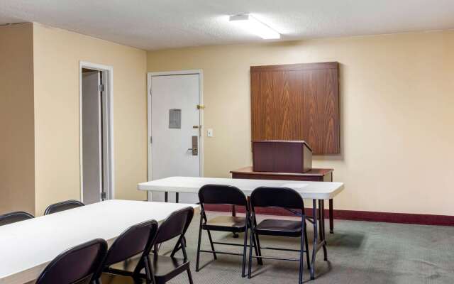 Econo Lodge Burlington I-40