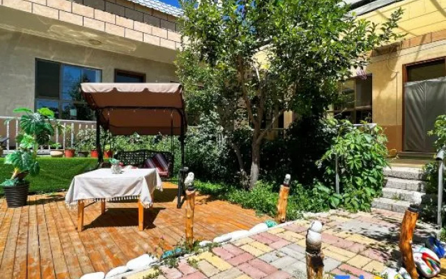 Narati Yikelong Inn