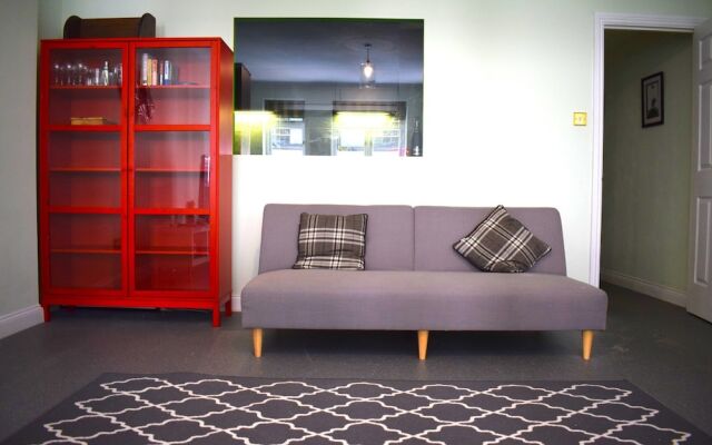 Central London Spacious 1 Bedroom Flat