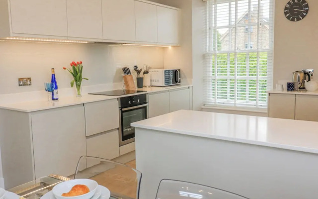 4 The Manor House Hillfield Village