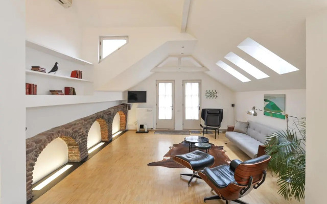 Eclectic Loft Royal Way
