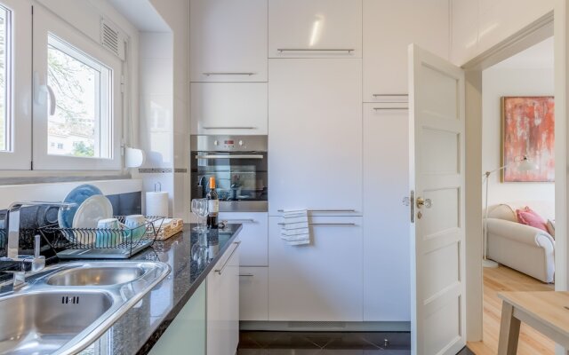 Sunny, Bright and Quiet Apartment, By TimeCooler