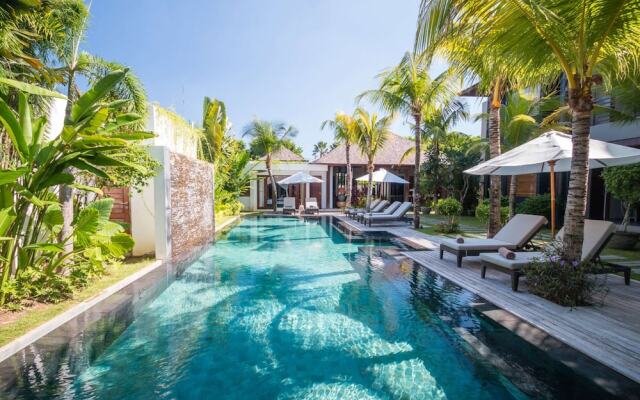 Luxury 6 Bedroom Villa With Private Pool, Bali Villa 2040