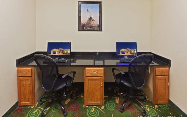 Holiday Inn Express & Suites Plainview by IHG