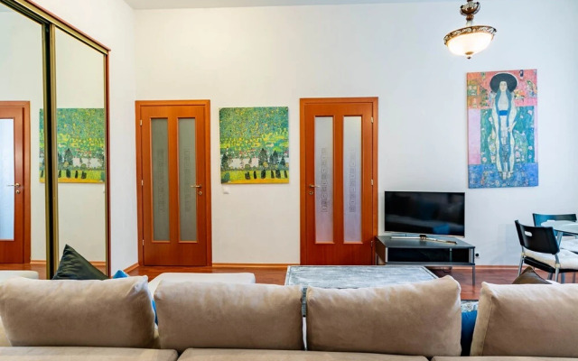 Atmospheric apartment on Nevsky prospect