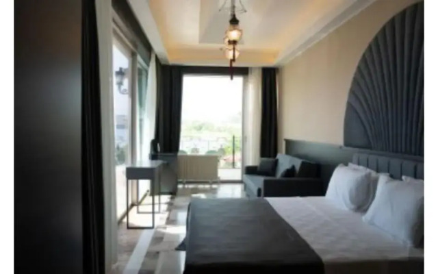Kronos Hotel