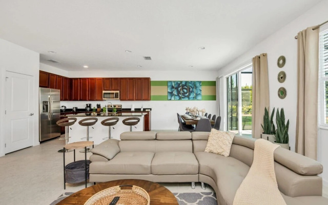 6BR Luxury Home - Private Pool Games Room