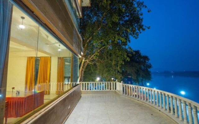 Hotel Narmada River View