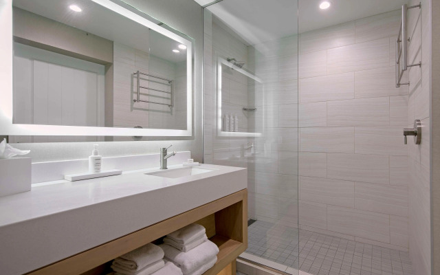 Inn at the Pier Pismo Beach, Curio Collection by Hilton