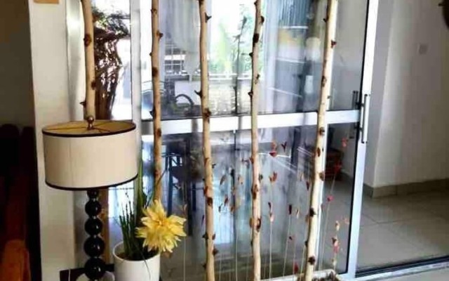 Beautiful 3-bed 2 Bath House at Spur Road Freetown