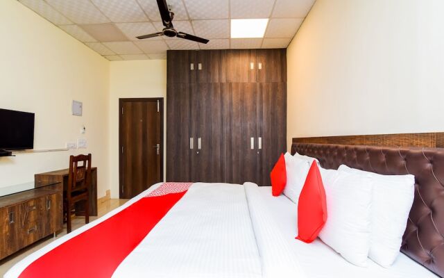 OYO Flagship 757 Blite Golf course road