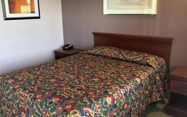 Passport Inn & Suites Corona Hotel