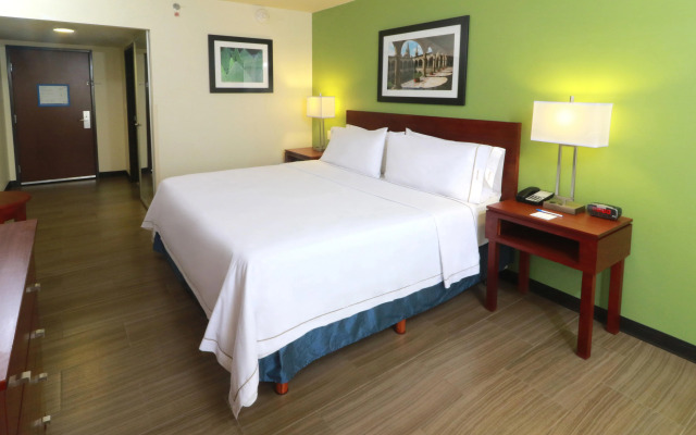 Holiday Inn Express Guadalajara Aeropuerto by IHG