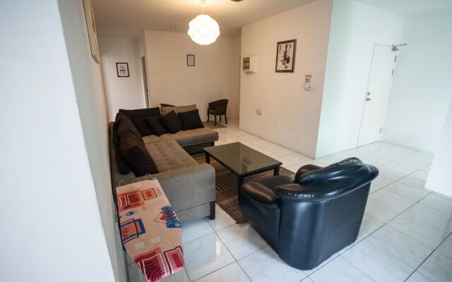 Natol Homestay - Kuching Home Penthouse Airport Road