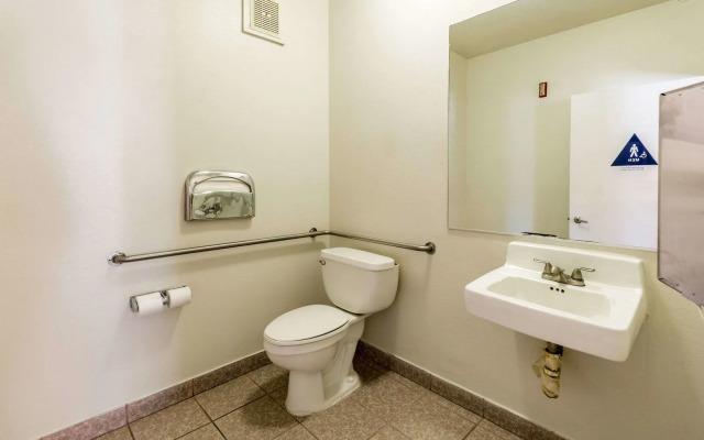 Quality Inn Fresno Near University