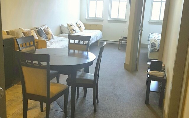 Pemberton Gateway Village Suites Hotel