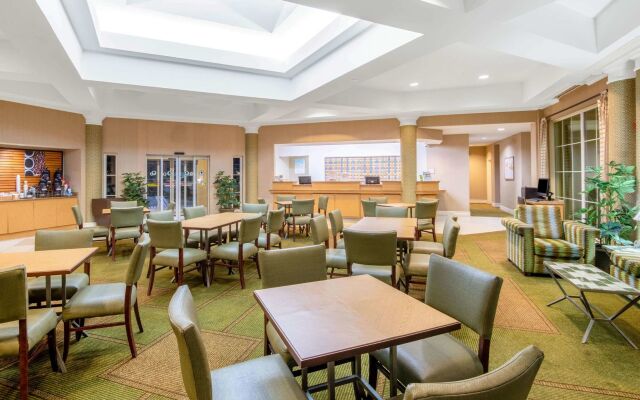 La Quinta Inn & Suites by Wyndham Sherman