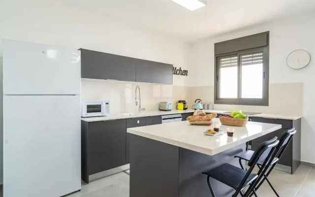 Modern Comfort Escape by Sea N' Rent