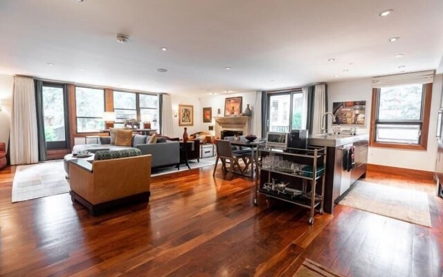 Riverhouse #3 2 Bedroom Condo by RedAwning