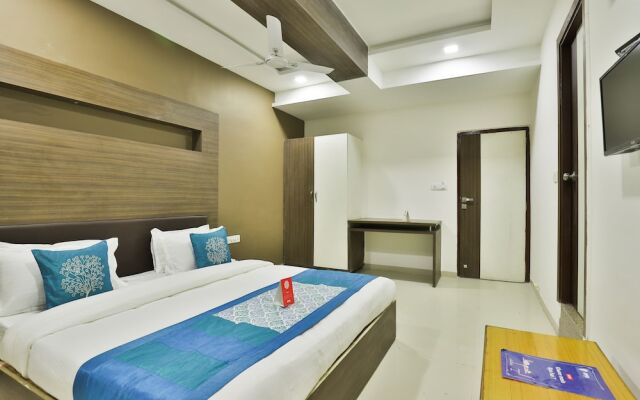 OYO 12800 Hotel VLEE