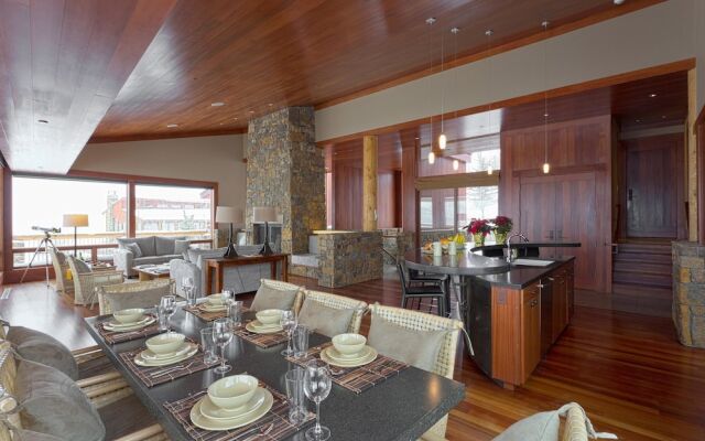 Aman Springs - Four Bedroom Home