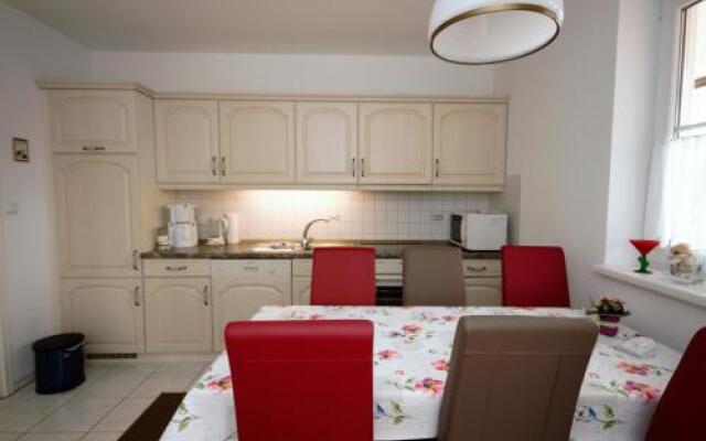 Reetdachhaus "Strandhaus Sterni"