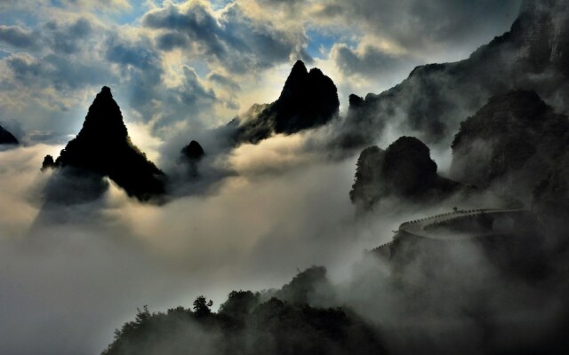 Yun Meng Qi  Inn