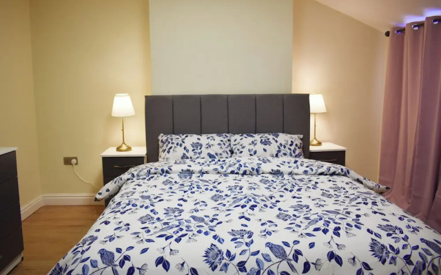 Bedroom in Apartment Walkable china town
