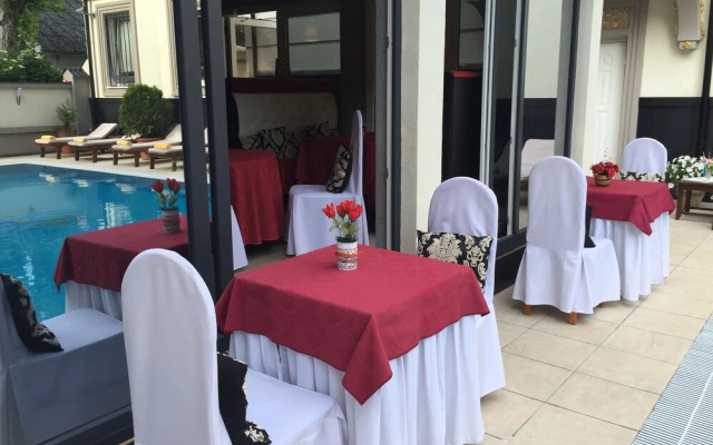 Eney Hotel