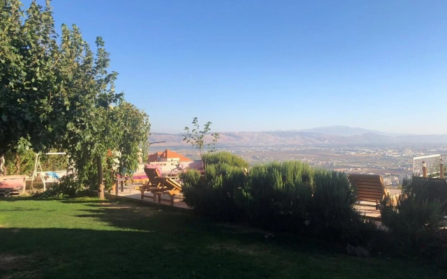 Beit El Kroum Boutique Hotel