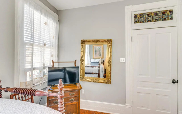 Walk to the Strand: Hideaway Haven Retreat